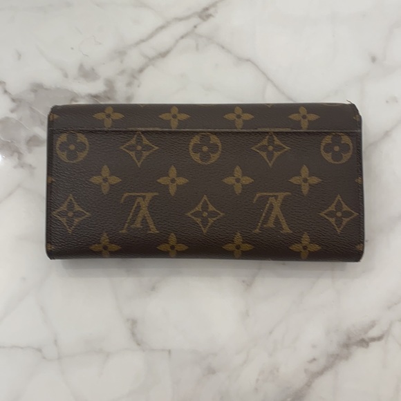 Lightly used Louis Vuitton monogram bi-fold wallet - Picture 3 of 10